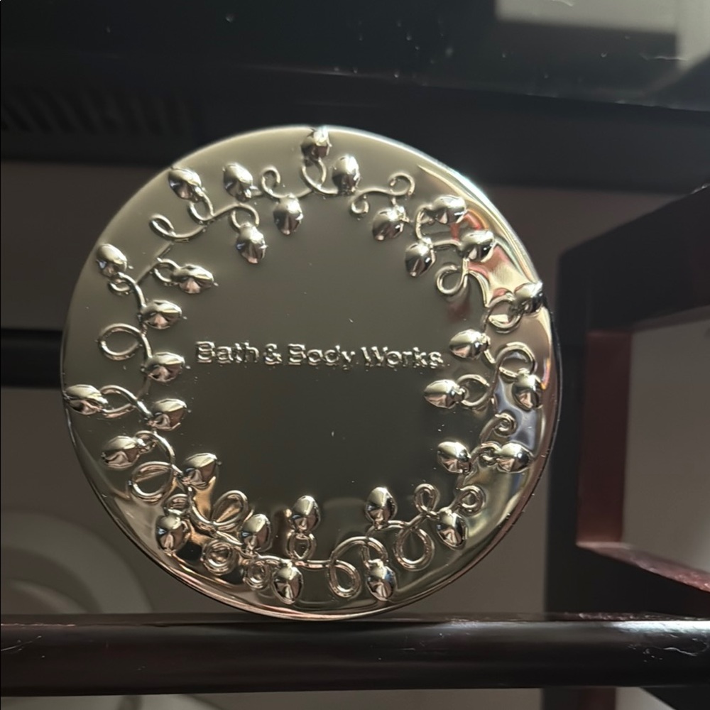 Bath & Body Works Bright Christmas Morning 3 Wick Candle - Picture 2 of 4